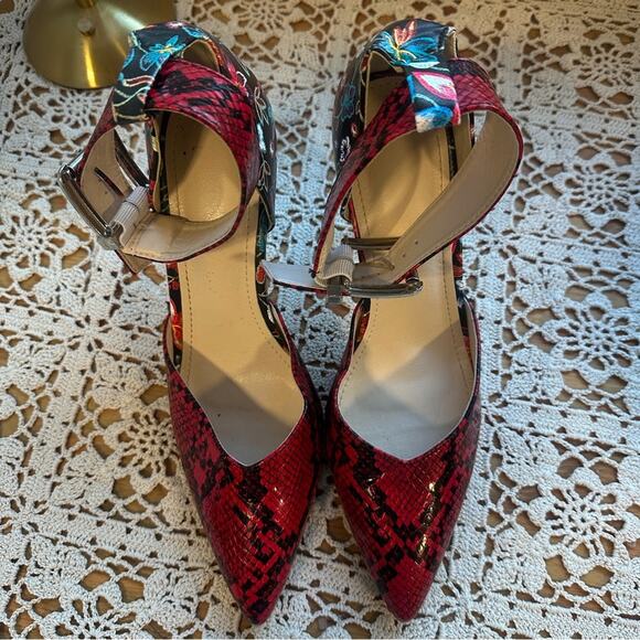 Chic Red Patterned Women's Heels - Picture 3 of 9